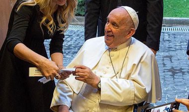 Francisco recibió a Fabiola Yáñez en el Vaticano
