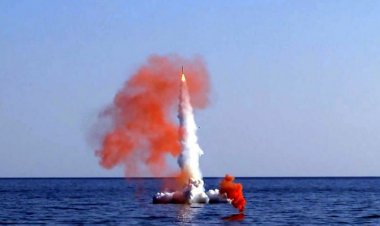 Rusia lanza poderoso misil de crucero 'Kalibr' desde un submarino en el mar de Japón