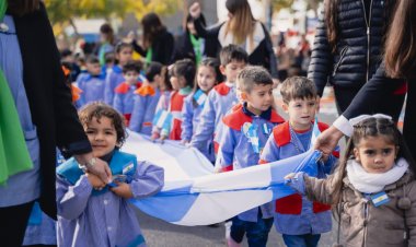 En Santa Lucía los Jardines con un desfile celebraron el cumpleaños de la Patria