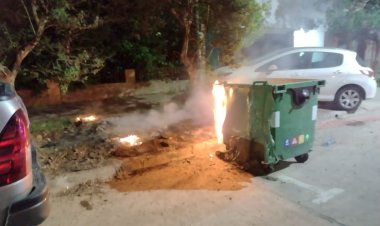 Incendian un contenedor de residuos y el fuego alcanzó a un auto