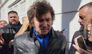 Javier Milei hizo fila para votar