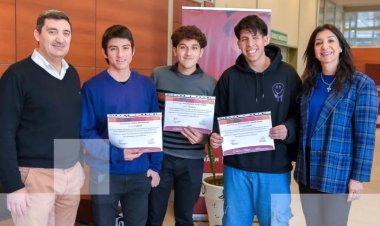 Entregan certificados a alumnos por sus prácticas educativas