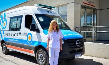 Patricia Roca es la primera mujer chofer de ambulancias en Salud Pública