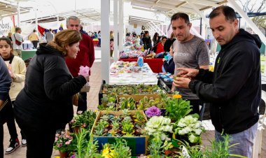 Feria de emprendedores en Chimbas para buscarle el regalo a mamá