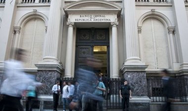 El Banco Central ubicó la tasa de interés en el 145% anual