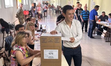 Chica emitió su voto: “Pongamos en valor estos 40 años de democracia”