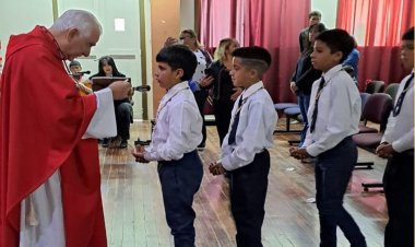 Jorge Lozano dio la Primera Comunión y Confirmación a alumnos de la Escuela Albergue Estrada