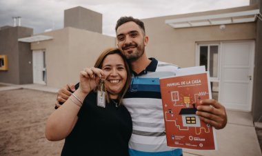 Entregan 52 viviendas en Santa Lucía