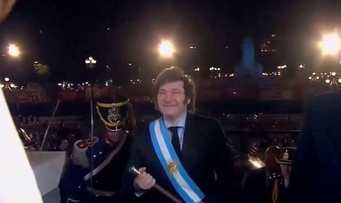 Milei confirmó que dará de baja 70 mil contratos de empleados públicos