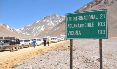 Largas filas para cruzar a Chile por San Juan