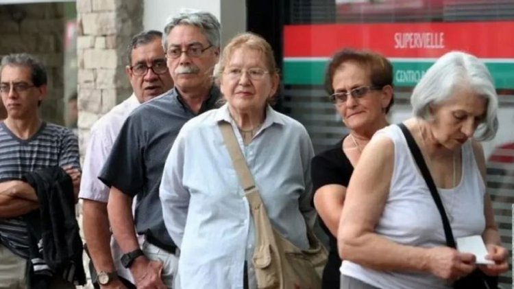 El Gobierno oficializó el pago del bono de $70.000 para jubilados