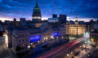 El Congreso se iluminó de azul en honor a los veteranos y caídos en Malvinas