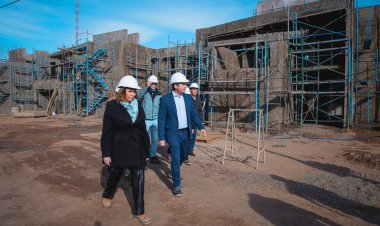 Orrego recorrió un barrio clave de Capital que ya tiene el 70% de avance de obra