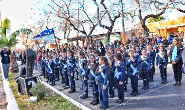 Emotiva promesa a la bandera se realizó en Santa Lucía 