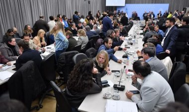 El oficialismo logró dictamen y la Ley Bases se tratará el jueves