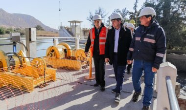 El dique Ignacio de la Roza ya está operativo tras la colocación de las compuertas