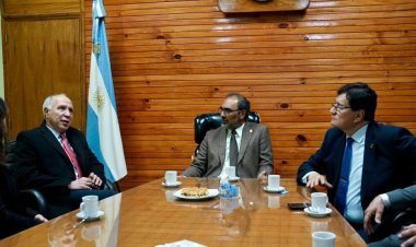 Lorenzetti disertó sobre "La Crisis y el Nuevo Idealismo" en la UNSJ