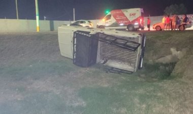 Un joven vuelca con su camioneta en Pocito