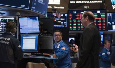 El Riesgo País cae a 893 puntos