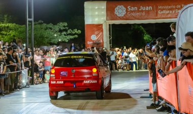 Largada simbólica del Zonda Rally Show en el Parque de Rivadavia
