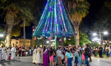 Brilla en Jáchal el Tradicional Arbolito Navideño