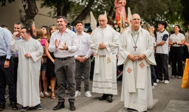 El gobernador Marcelo Orrego participó de la procesión en honor a Santa Lucía
