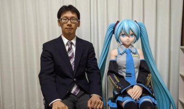 La IA se humaniza: un ciudadano japonés se casó con una cantante holográfica