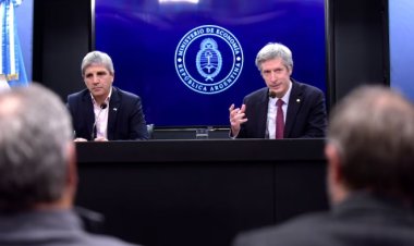 El Gobierno encendió la aspiradora de pesos para evitar presión sobre el dólar y postergó la baja de tasas