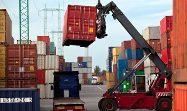 El 2025 arrancó con el mayor déficit comercial en siete años