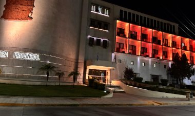 La Legislatura se iluminó de naranja 