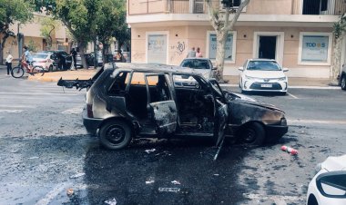 Se incendió un auto en pleno  centro de San Juan