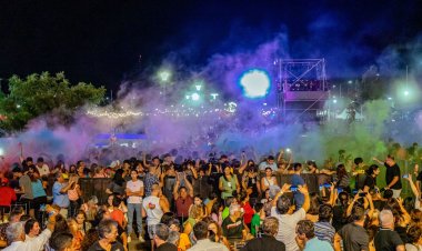 Más de 40 mil personas disfrutaron de la Fiesta Rivadavia en Colores