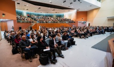 Educación está capacitando a casi 2.000 docentes para fortalecer la alfabetización