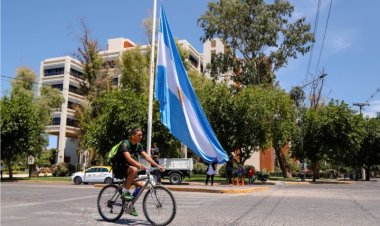 El gobernador Orrego decretó 7 días de duelo provincial por la muerte del Papa Francisco