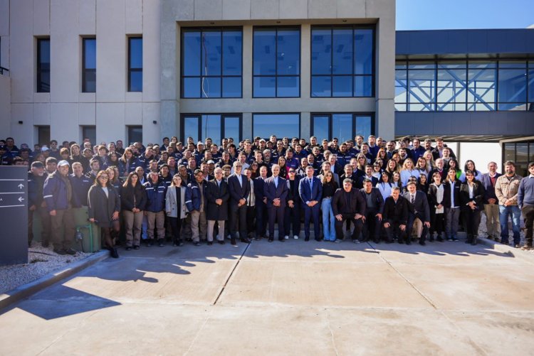 Orrego participó de la inauguración de una planta modelo de envasado de aceite de oliva en Sarmiento