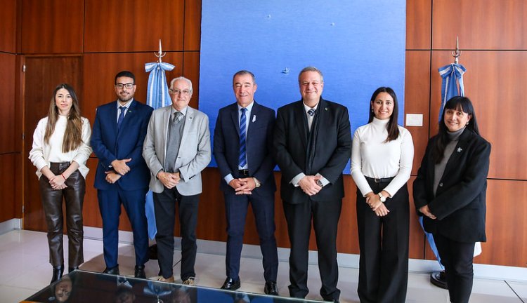 El vicegobernador firmó un convenio de cooperación con la Universidad del Congreso