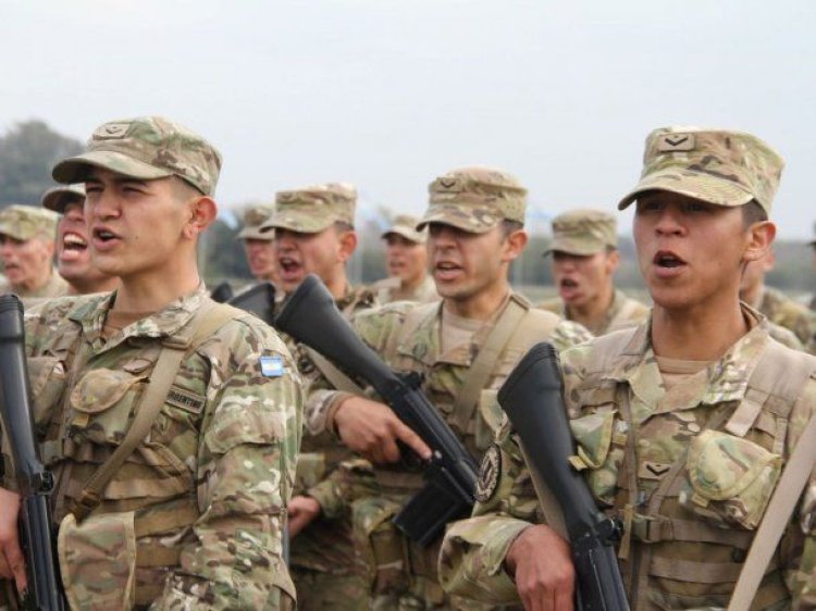 El Gobierno quiere la vuelta del servicio militar