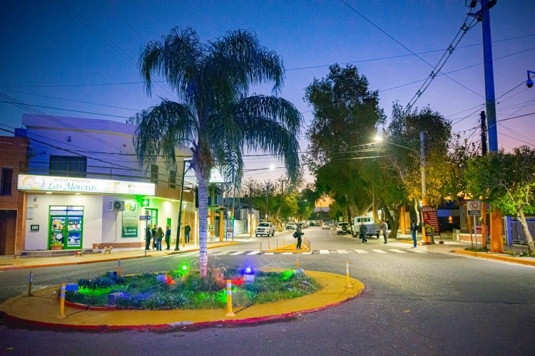 Santa Lucía sigue creciendo: se inauguró un nuevo polo comercial en calle Sarmiento
