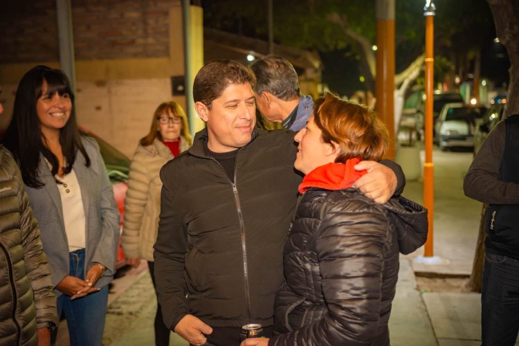 Santa Lucía sigue creciendo: se inauguró un nuevo polo comercial en calle Sarmiento