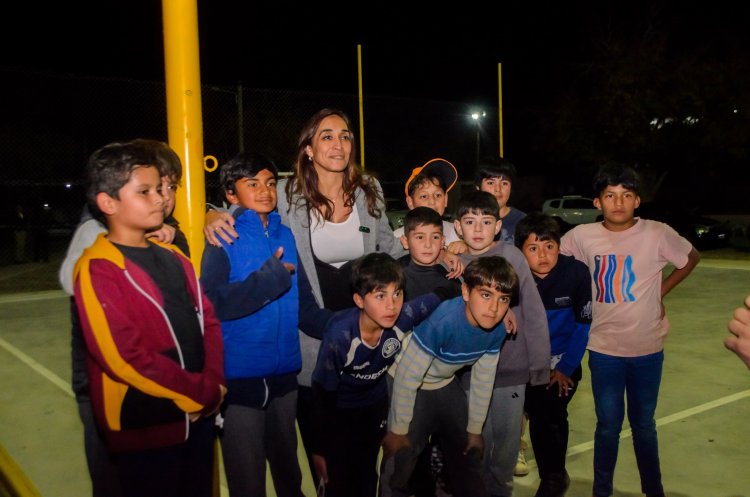La intendenta Rosas inauguró la plazoleta que honra a la familia Strada