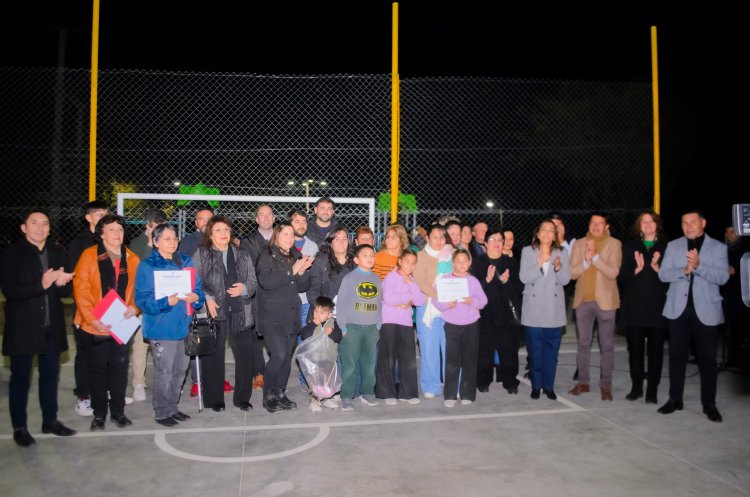 La intendenta Rosas inauguró la plazoleta que honra a la familia Strada