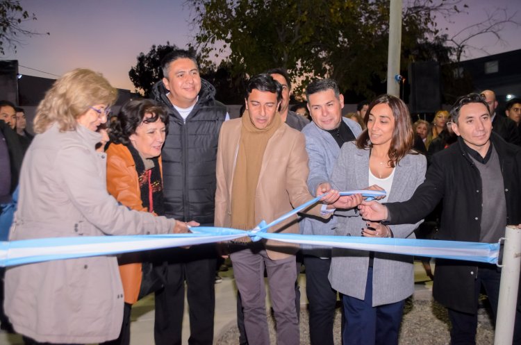 La intendenta Rosas inauguró la plazoleta que honra a la familia Strada
