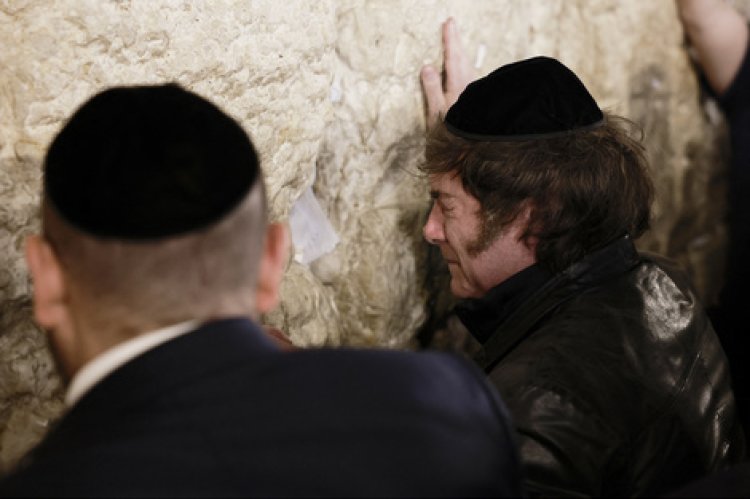 Javier Milei llegó a Israel y fue a visitar el Muro de los Lamentos