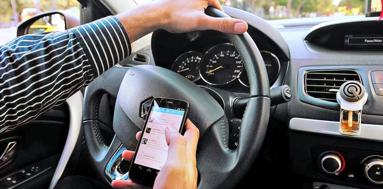 Confirmado: el uso del celular mientras se conduce es la principal causa de accidentes