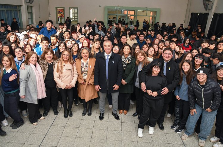 San Juan Escribe llegó a escuelas de Santa Lucía para fomentar la escritura y la identidad