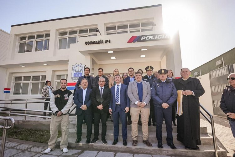 Orrego inauguró el moderno edificio de la Comisaría 8° en Sarmiento
