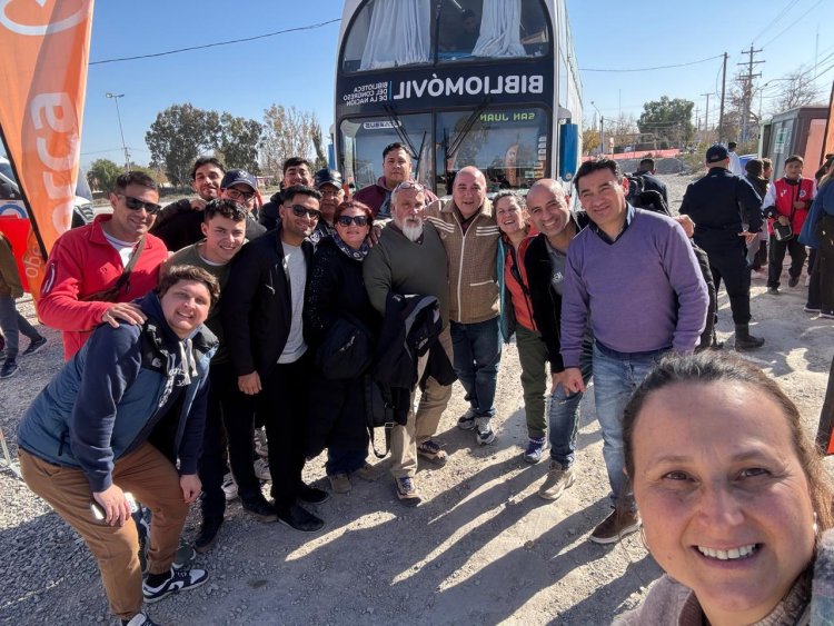 El diputado José Peluc acompañó las actividades del Bibliomóvil en Albardón