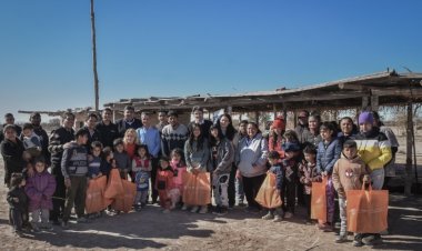 Estudiantes de comunidades originarias y rurales recibieron kits escolares