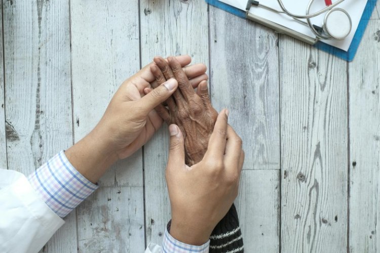 Por primera vez funciona una consejería médica para personas mayores