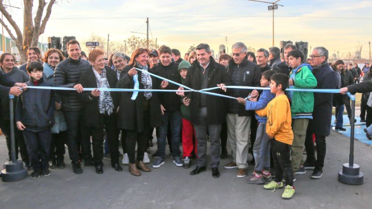 Orrego inauguró  pavimento en barrios de Santa Lucía